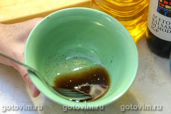 Салат из соленой клубники и огурцов Салат из соленой клубники и огурцов