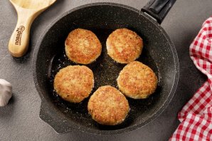 Куриные котлеты с хлебом Куриные котлеты с хлебом