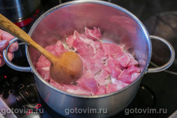 Плов со свининой с алычой