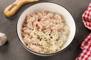 Куриные котлеты с хлебом Куриные котлеты с хлебом