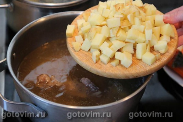 Ботвинник с мясом (суп с говядиной и свекольной ботвой) Ботвинник с мясом (суп с говядиной и свекольной ботвой)
