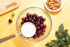 Варенье из вишни с миндалем Варенье из вишни с миндалем