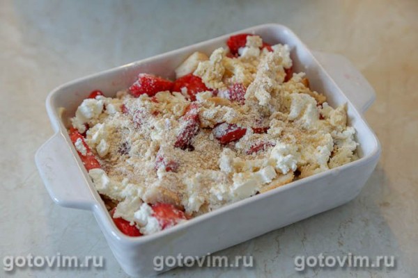 Хлебная запеканка с клубникой и творожным сыром Хлебная запеканка с клубникой и творожным сыром