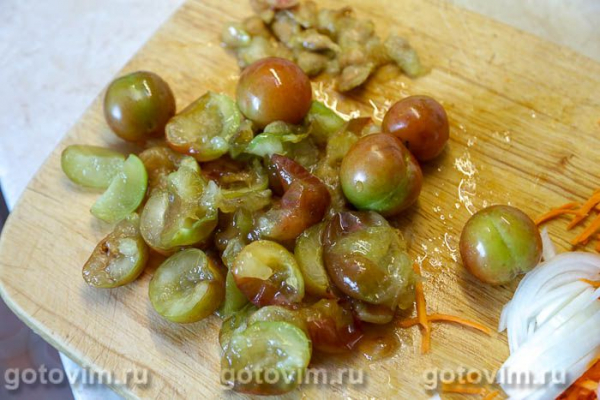 Плов со свининой с алычой