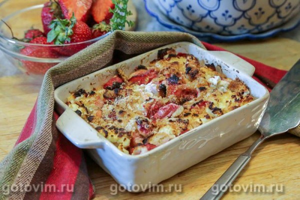 Хлебная запеканка с клубникой и творожным сыром Хлебная запеканка с клубникой и творожным сыром