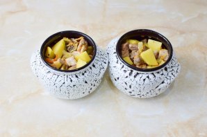 Жаркое с грибами в горшочках Жаркое с грибами в горшочках