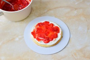 Торт молочная девочка с клубникой Торт молочная девочка с клубникой