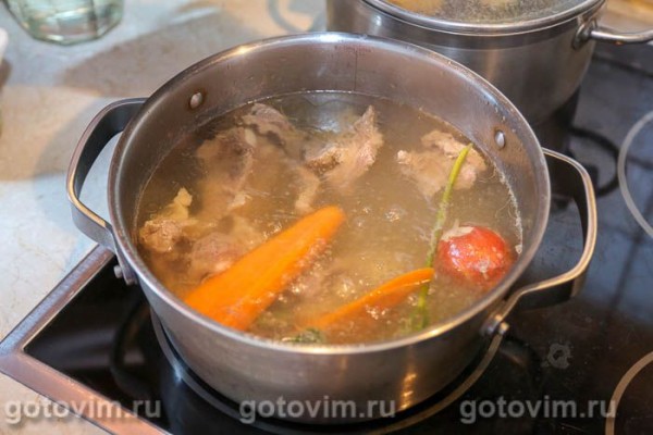 Ботвинник с мясом (суп с говядиной и свекольной ботвой) Ботвинник с мясом (суп с говядиной и свекольной ботвой)