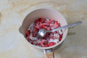 Торт молочная девочка с клубникой Торт молочная девочка с клубникой