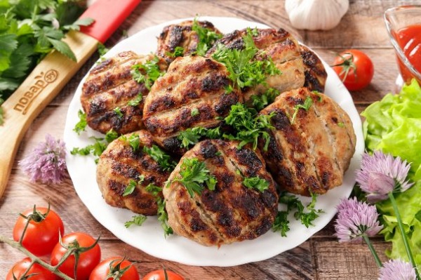 Котлеты на гриле post thumbnail image