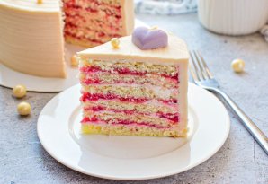 Торт молочная девочка с клубникой Торт молочная девочка с клубникой