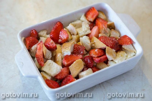 Хлебная запеканка с клубникой и творожным сыром Хлебная запеканка с клубникой и творожным сыром