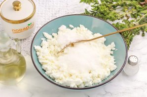 Сырники из прокисшего творога Сырники из прокисшего творога