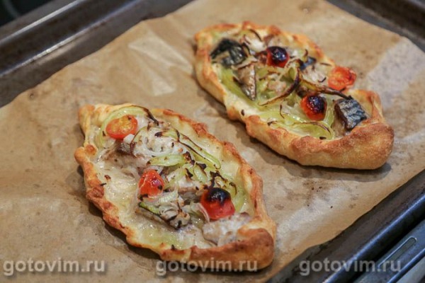 Лодочки пиде с овощами и скумбрией Лодочки пиде с овощами и скумбрией