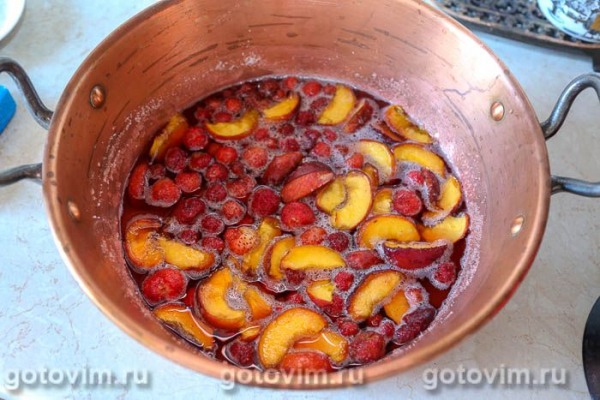Варенье с клубникой и персиками на агар-агаре Варенье с клубникой и персиками на агар-агаре