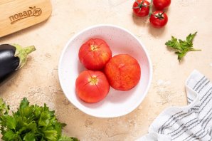 Салат на зиму из баклажанов и помидоров