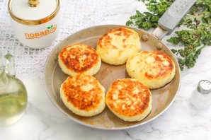 Сырники из прокисшего творога Сырники из прокисшего творога