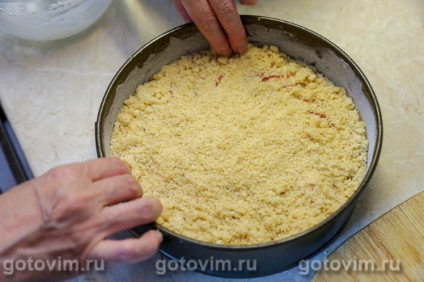 Итальянский песочный пирог с персиками и творогом Сбричолата (Sbriciolata)