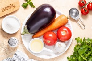 Салат на зиму из баклажанов и помидоров