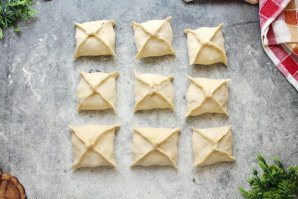 Пирожки с колбасой и сыром Пирожки с колбасой и сыром