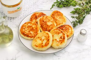 Сырники из прокисшего творога Сырники из прокисшего творога