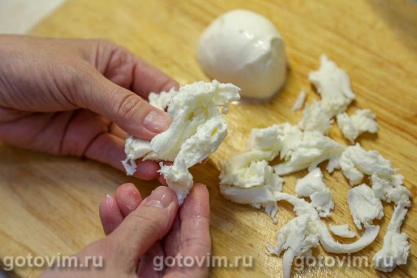 Пицца со спаржей, чесноком и сыром моцарелла Пицца со спаржей, чесноком и сыром моцарелла
