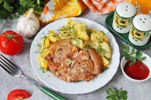 Отбивные с картошкой в духовке Отбивные с картошкой в духовке
