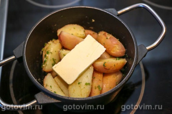 Молодой картофель с мятой и чесноком