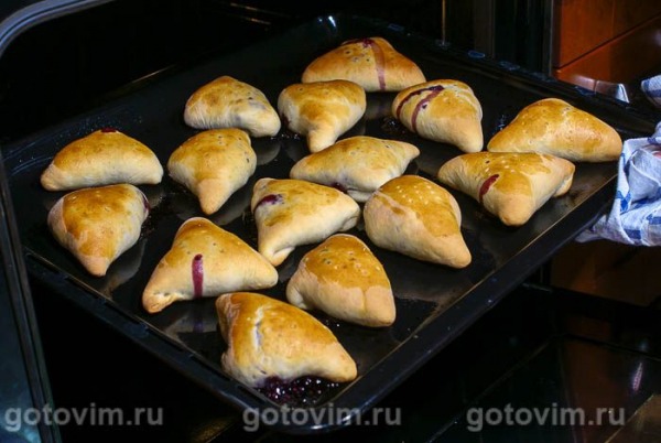 Пирожки с вишней Пирожки с вишней