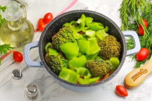 Куриная грудка, тушеная с овощами Куриная грудка, тушеная с овощами