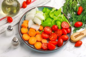 Куриная грудка, тушеная с овощами Куриная грудка, тушеная с овощами