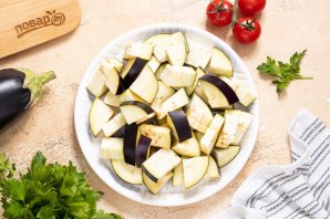 Салат на зиму из баклажанов и помидоров