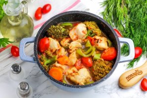 Куриная грудка, тушеная с овощами Куриная грудка, тушеная с овощами
