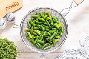 Зеленая фасоль на сковороде
