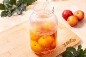 Компот из слив с косточками на зиму Компот из слив с косточками на зиму