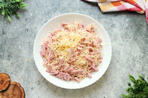 Пирожки с колбасой и сыром Пирожки с колбасой и сыром