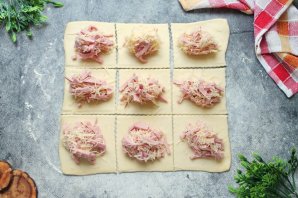Пирожки с колбасой и сыром Пирожки с колбасой и сыром