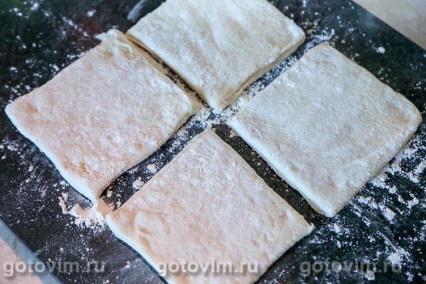 Слойки с творогом и нектаринами