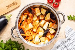 Салат на зиму из баклажанов и помидоров