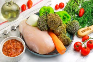 Куриная грудка, тушеная с овощами Куриная грудка, тушеная с овощами