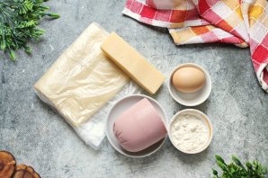 Пирожки с колбасой и сыром Пирожки с колбасой и сыром