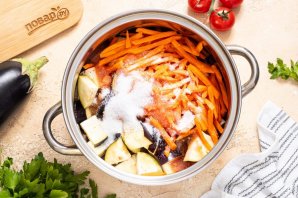 Салат на зиму из баклажанов и помидоров