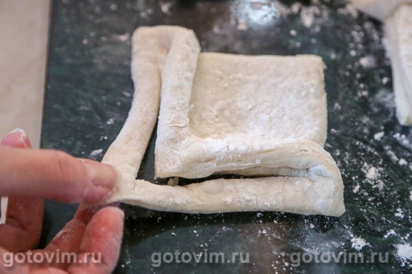 Слойки с творогом и нектаринами