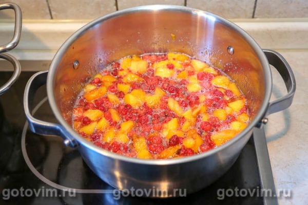 Варенье из персиков с малиной