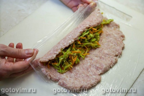 Рулет из мясного фарша с кабачками в беконе Рулет из мясного фарша с кабачками в беконе