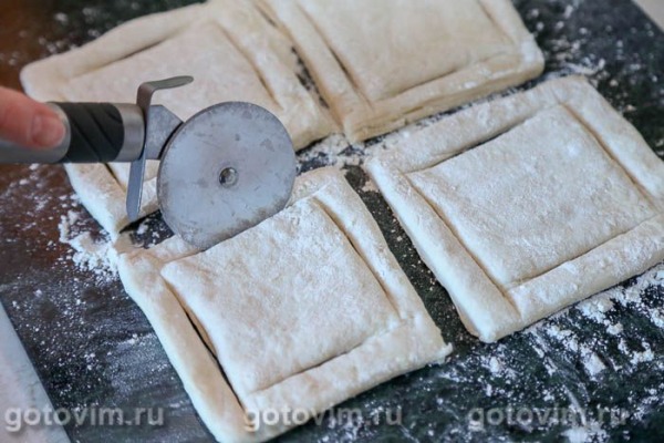 Слойки с творогом и нектаринами