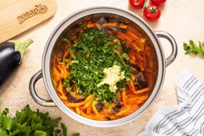 Салат на зиму из баклажанов и помидоров