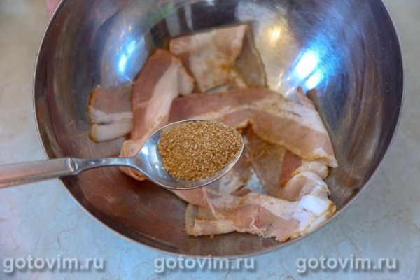 Кростини с творожным сыром, рукколой и беконом Кростини с творожным сыром, рукколой и беконом