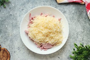 Пирожки с колбасой и сыром Пирожки с колбасой и сыром
