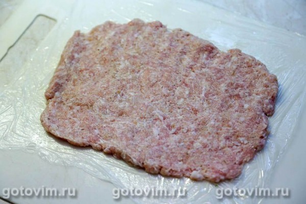 Рулет из мясного фарша с кабачками в беконе Рулет из мясного фарша с кабачками в беконе